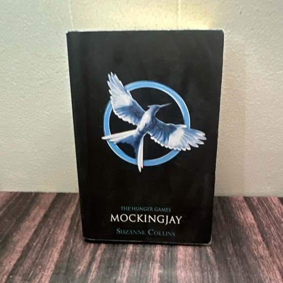 The Hunger Games Book Set - Black, Blue, Red Covers. 5 Books - Picture 11 of 12